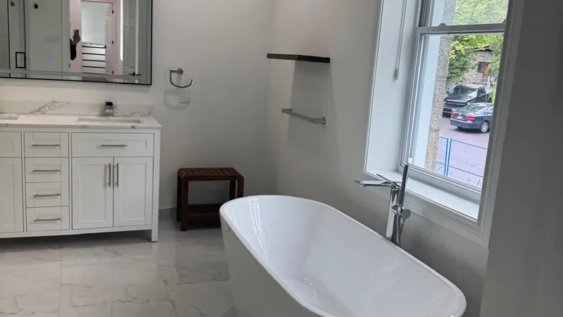 Bathroom with a bathtub