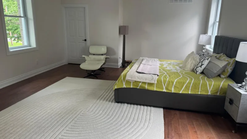 Bedroom, double bed and carpet