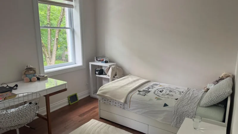 Kids room with a bed and desk